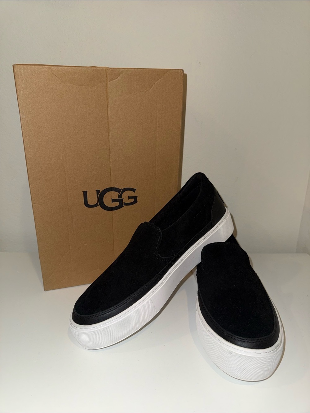 UGG Women’s Zilo Slip-On Sneakers in Black-Size 8 Never Worn